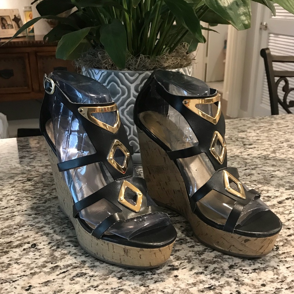 Black gold tone wedges